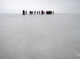 В Якутии восемь человек унесло в море на льдине