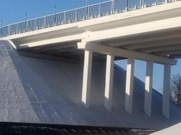 Бойцы ВСУ восстановили разрушенный боевиками мост под Попасной, - кадры
