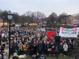 В Норвегии тысячи людей протестовали против запрета абортов
