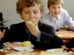 Киевских школьников накормили супом с червями, скандал пытаются замять: Это провокация
