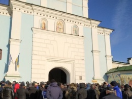 Митинг в Киеве: Радикалы требуют для Порошенко третий Майдан