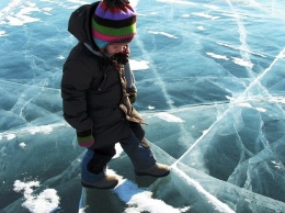 Ходил по тонкому льду: на Отрадном спасли ребенка, тонувшего в озере
