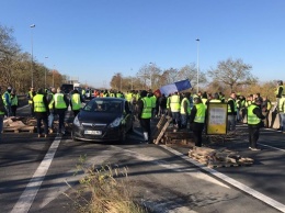 Во Франции возобновились протесты