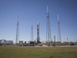 SpaceX разрешили запустить 12 тысяч спутников для глобального интернета