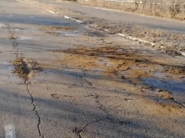 "Зимний асфальт": дорогу в Забайкалье отремонтировали водой и песком