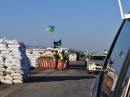 Полицейским на блокпосту в Донецкой области пришлось расстрелять авто из автомата, чтобы его остановить