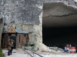 Террористы из УПЦ МП разрушают старинный монастырь