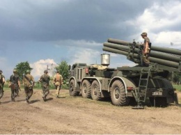 Боевики стягивают на Донбасс тяжелое вооружение: замечены «Грады» и танки