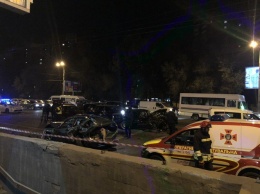 В Днепре на улице Космической в ДТП с участием 10 авто пострадали три водителя. Фото