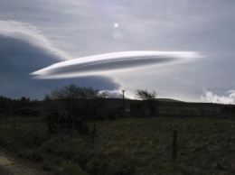 «Пришельцы заходят на посадку»: Очевидцы зафиксировали над Чехией облачные НЛО