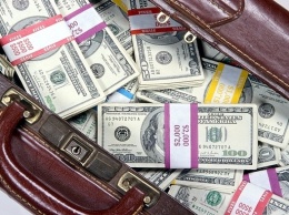 В США семейная пара нашла сумку, набитую деньгами, и вернула ее владельцу
