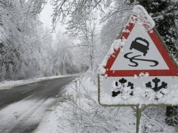 Снег и гололед: Дорожная техника Луганщины готова