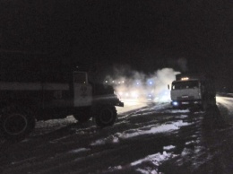 Жертвы стихии: на трассе в Днепропетровской области в снегу застряли автобус и два грузовика