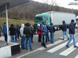 В Закарпатской области вновь перекрыли трассу Киев-Чоп