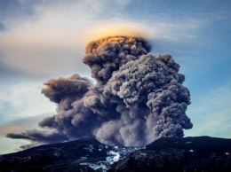 Исландию растапливает раскаленная скала - Метановая бомба может разорвать всю планету