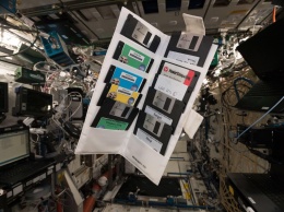 Немецкий астронавт нашел на МКС дискеты. Их почти 20 лет назад оставил первый экипаж станции