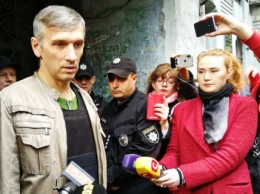 Одного из подозреваемых в нападении на одесского активиста Михайлика выпустили из СИЗО