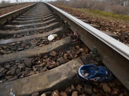 Под Киевом девушку в наушниках разорвал на части поезд