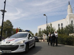 В Париже нелегальный мигрант выпрыгнул с четвертого этажа суда, в котором решалась его судьба
