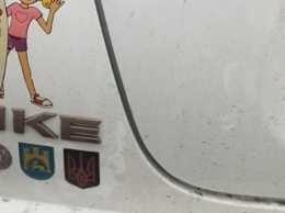 В Польше против украинца возбудили дело за наклейку трезубца на машине