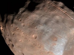 Ученые рассказали о появлении борозд на спутнике Марса
