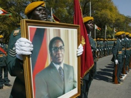 Экс-президент Зимбабве Роберт Мугабе больше не может ходить