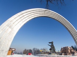 В Киеве треснула арка Дружбы народов, и это не случайность: детали и фото