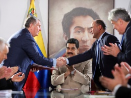 Reuters: Сечин упрекнул Мадуро в задержках погашения кредита