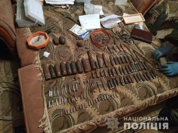 На Николаевщине пенсионер хранил в гараже арсенал оружия