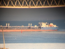 Российские пограничники обстреляли корабли военного флота Украины