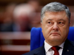 Порошенко одобрил введение военного положения в Украине