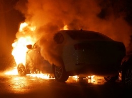 СМИ: В Киеве сгорело авто на российских дипномерах