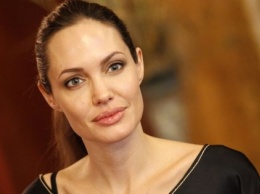 Анджелина Джоли меняет профессию