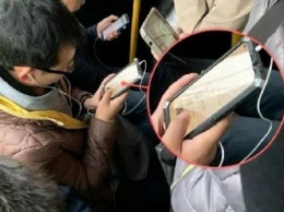 Сотрудник Huawei случайно показал в метро первый «дырявый» смартфон Huawei Nova 4
