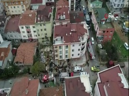 На жилой квартал Стамбула рухнул военный вертолет, погибли четыре человека