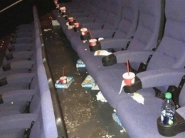 Грязный Днепр: горожане плюются и мусорят в кинотеатре