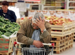 Введение военного положения в Украине: люди в панике скупают продукты, прилавки опустели