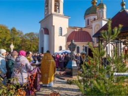 В храме Андрея Первозванного освятили звонницу в память о погибших в политехническом колледже