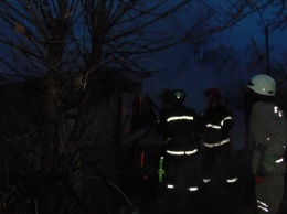 В Рубежном загорелся дом: пострадали два человека