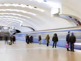 Скандал в харьковском метро. Голые женские плечи смутили пассажиров (фото)