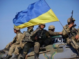 Военное положение еще не вступило в силу, а доллар уже пополз: что грозит украинцам