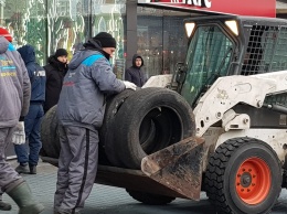 ТРЦ Ocean plaza в Киеве возобновил работу. Здание отмывают от надписей. Фото