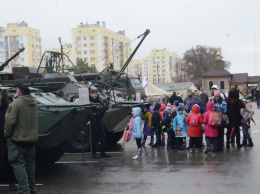 На Черноморском флоте отметили День морской пехоты показательным выступлением разведчиков Также была организована выставка военной техники и вооружения
