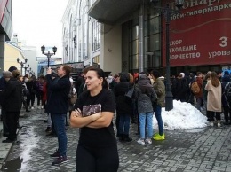 Несколько тысяч человек эвакуированы в Москве после анонимных сообщений о минировании