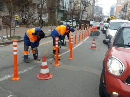 Получи ответ: почему делинеаторы на Шота Руставели не спасают от автохамов