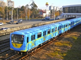 Помощник нардепа оставил в метро сумку со 120 тысячами гривен и круглой суммой в долларах