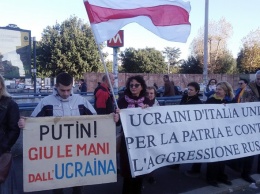 Митингующих против российской агрессии не подпустили в российскому посольству в Риме