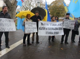 «Нападающая Россия»: в Стамбуле провели акцию протеста