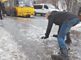 В Киеве от гололедицы пострадали полсотни людей