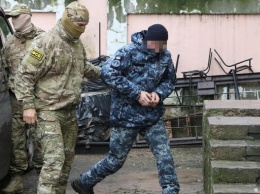 Под арестом или в плену: что ждет в Крыму задержанных украинских моряков?